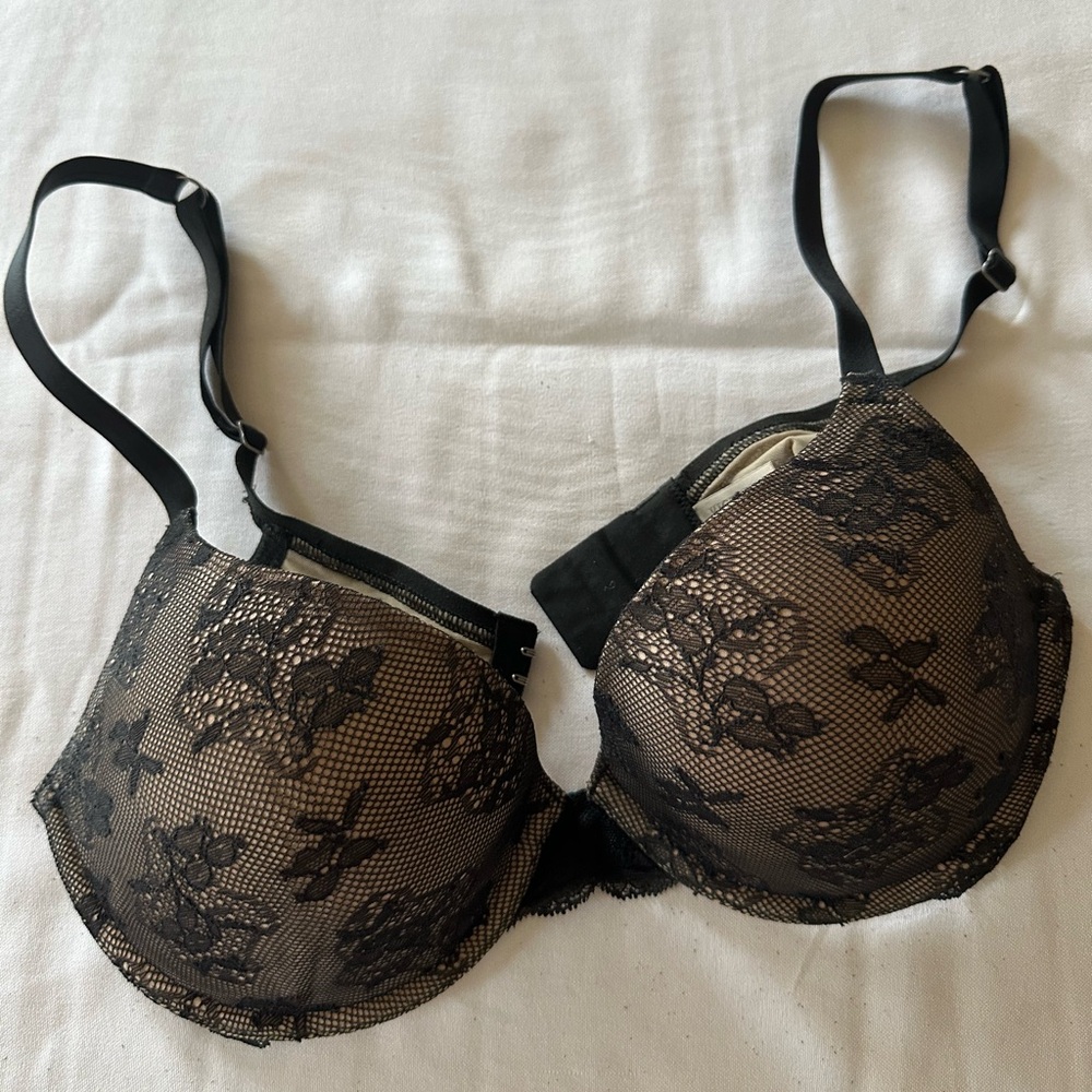 Victoria Secret Bra 34-D Like new
